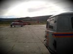 В п.Усть-Омчуг, на вертолете МИ-8 для населения доставили продовольствие и питьевую воду.