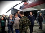 В п.Усть-Омчуг, на вертолете МИ-8 для населения доставили продовольствие и питьевую воду.