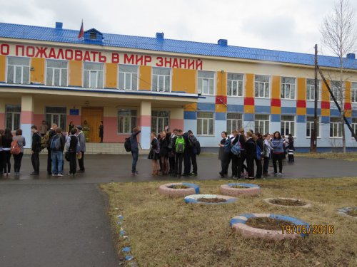 В п.ПАЛАТКА ЭВАКУИРОВАЛИ ШКОЛЬНИКОВ